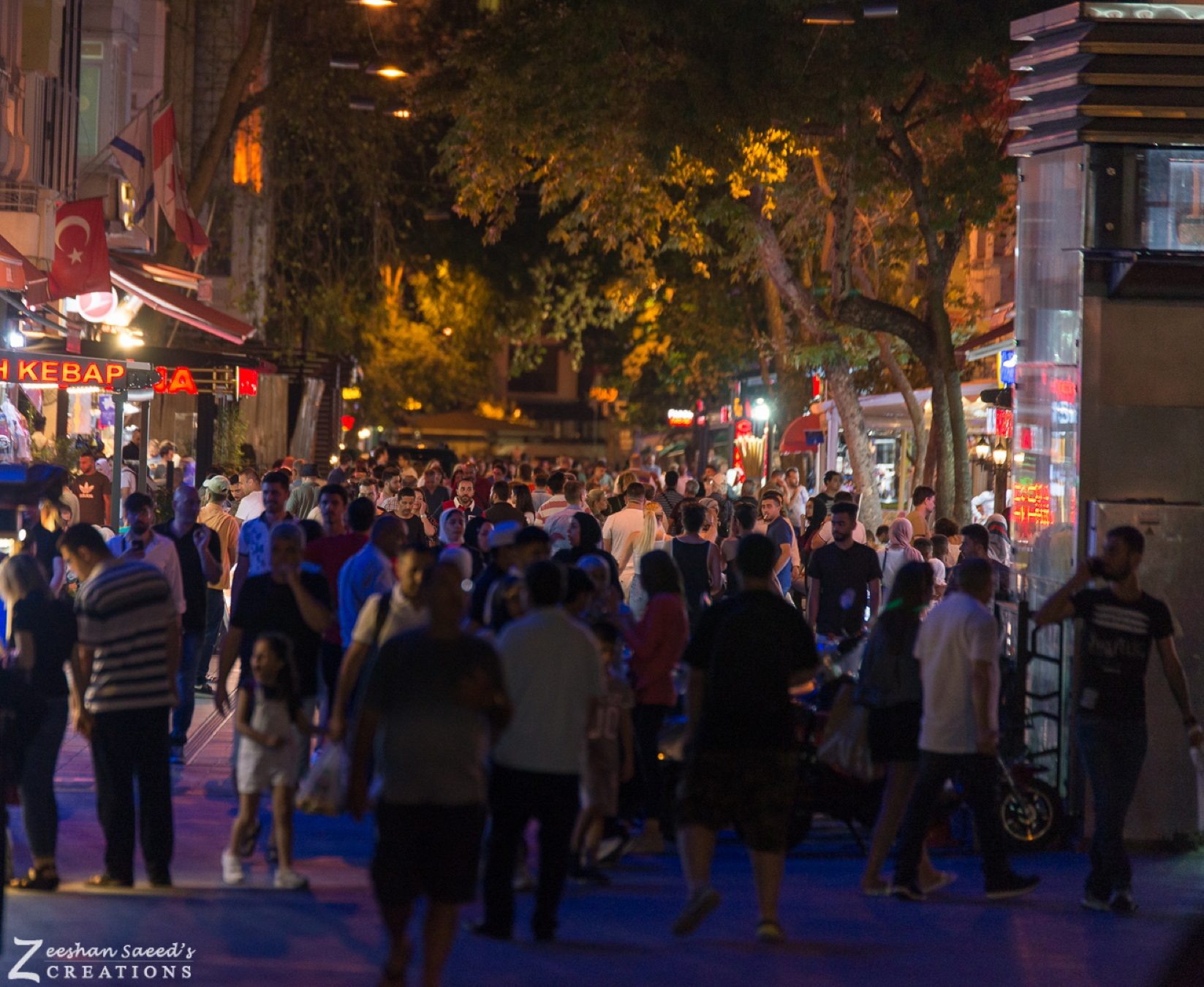 Night crowds on İstiklal
